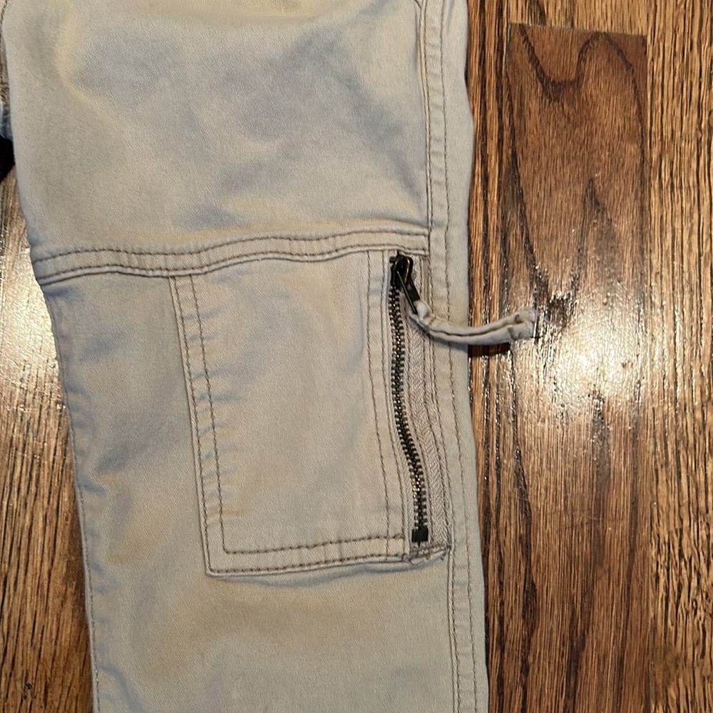 Capris - Picture 2 of 6